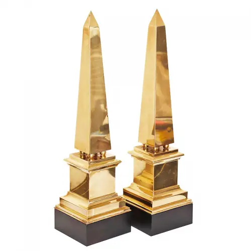 Monumenten met zwarte voet 15x15x52cm