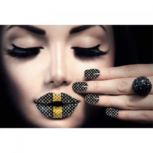 Jonge vrouw met zwarte/gouden lippen - 160x110 cm